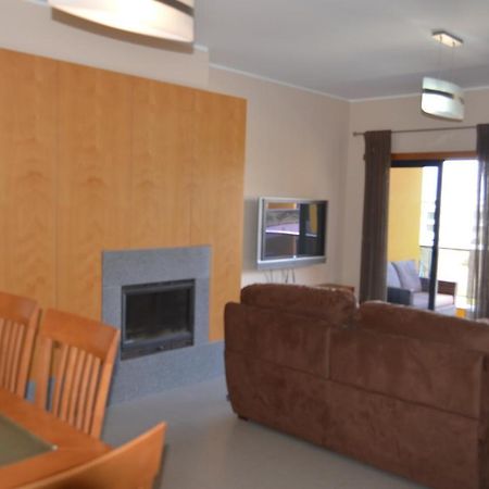 Apartamento frente ao mar com piscina de água salgada Quarteira Exterior foto
