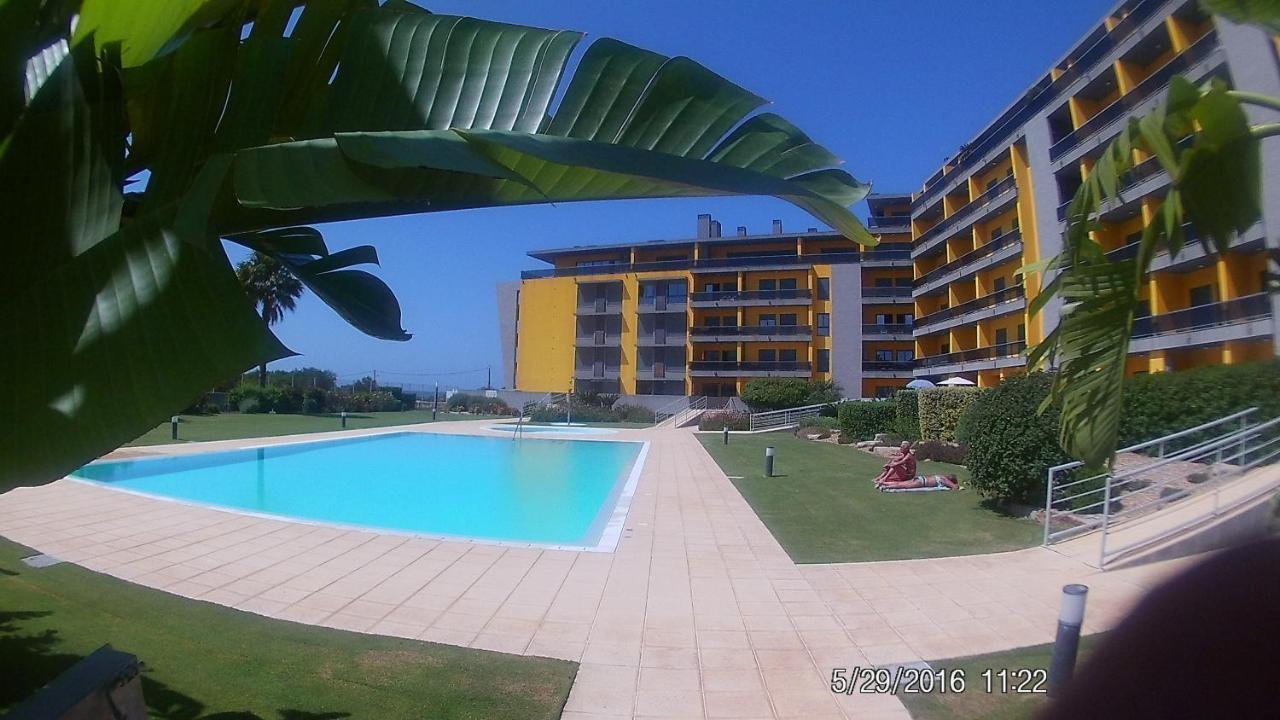 Apartamento frente ao mar com piscina de água salgada Quarteira Exterior foto