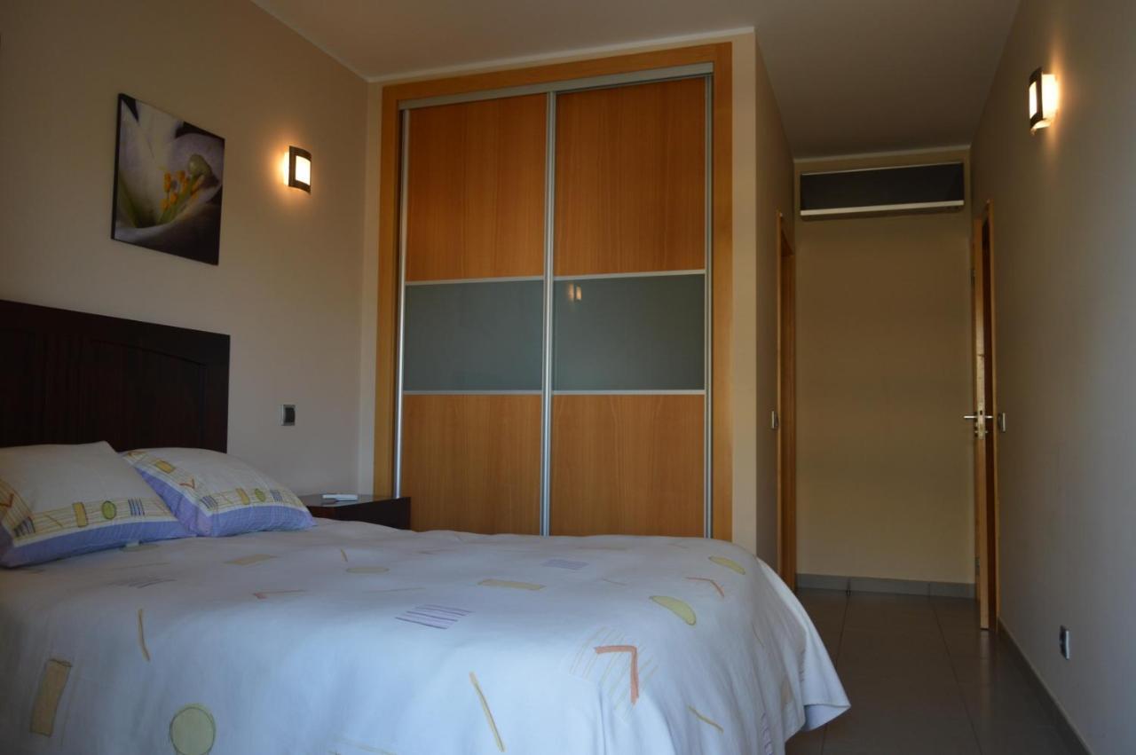 Apartamento frente ao mar com piscina de água salgada Quarteira Exterior foto