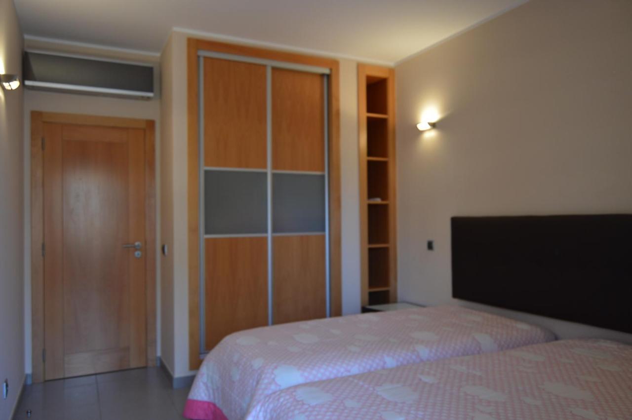 Apartamento frente ao mar com piscina de água salgada Quarteira Exterior foto